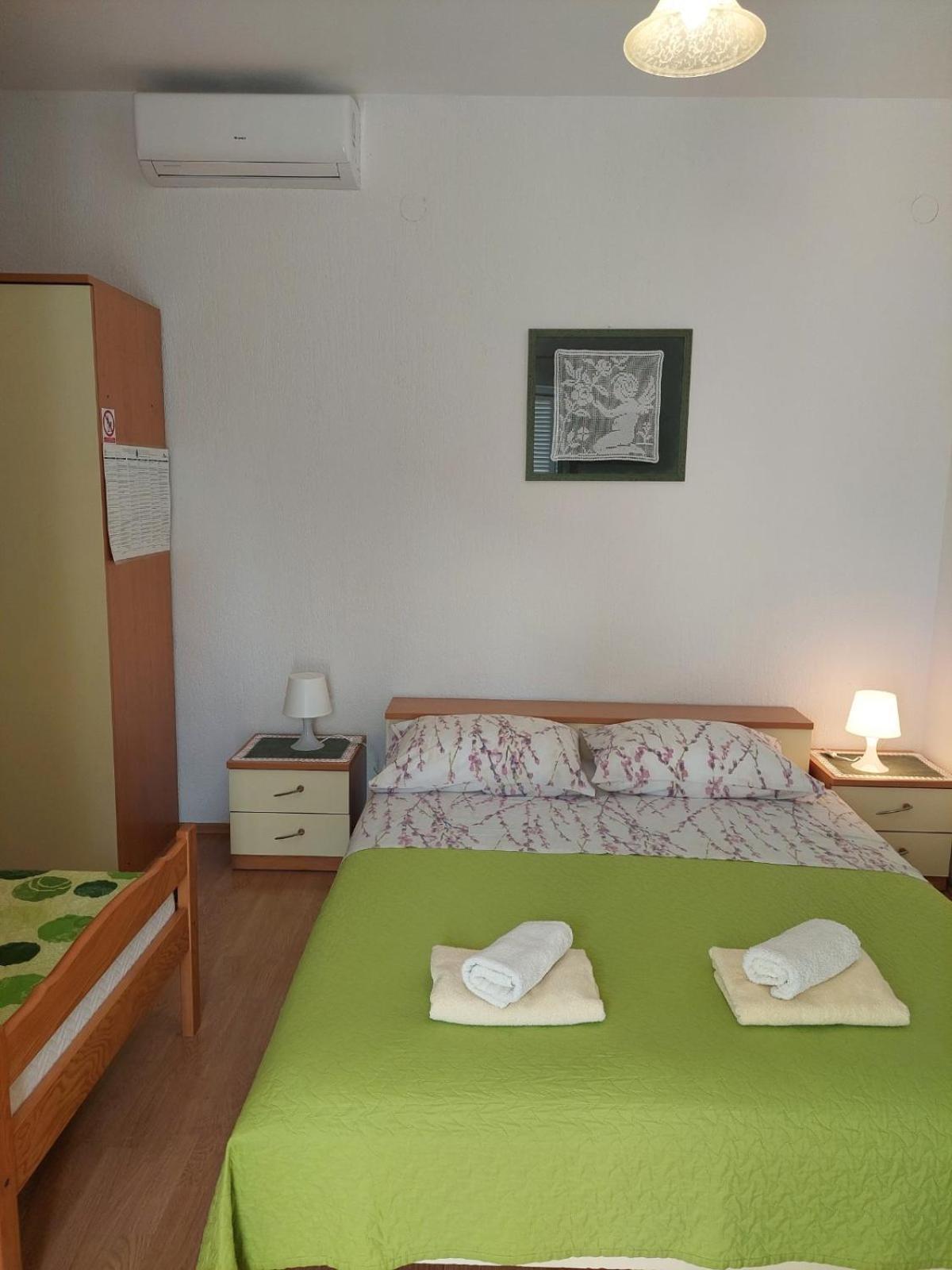 Rooms Hodanic クルク 部屋 写真