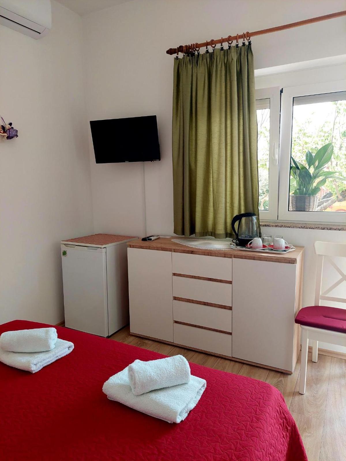 Rooms Hodanic クルク 部屋 写真
