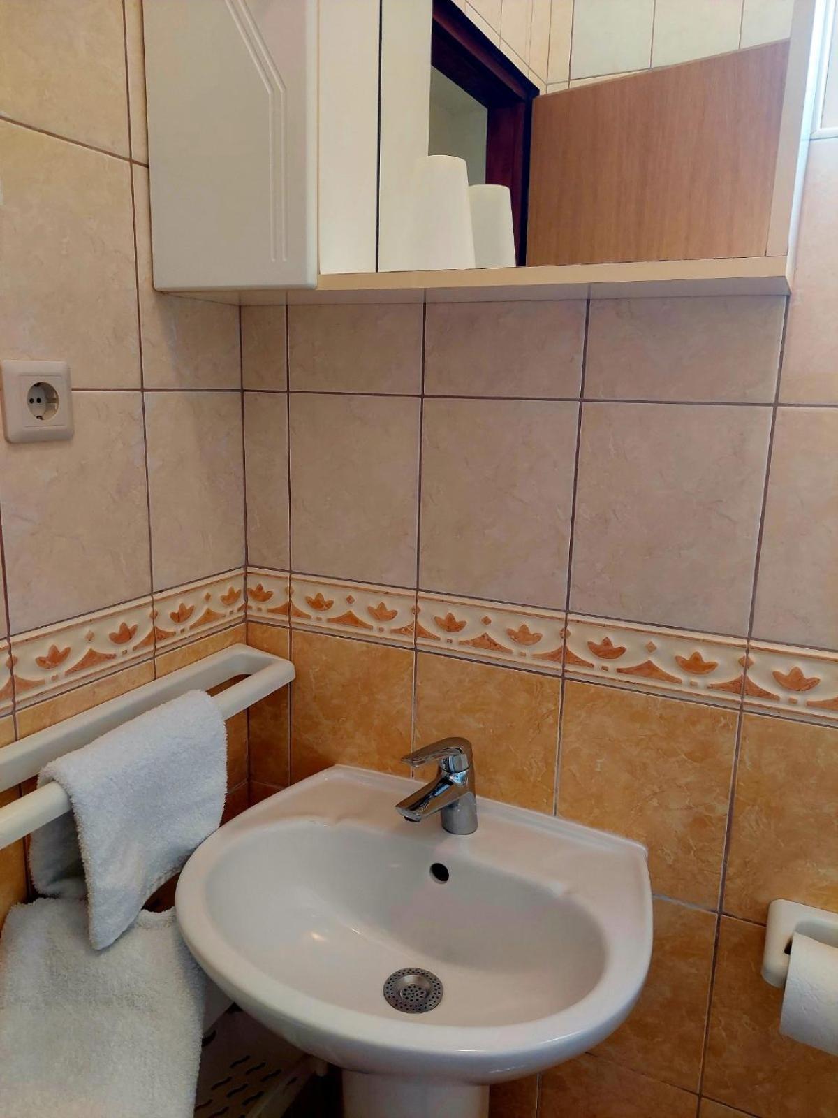 Rooms Hodanic クルク 部屋 写真