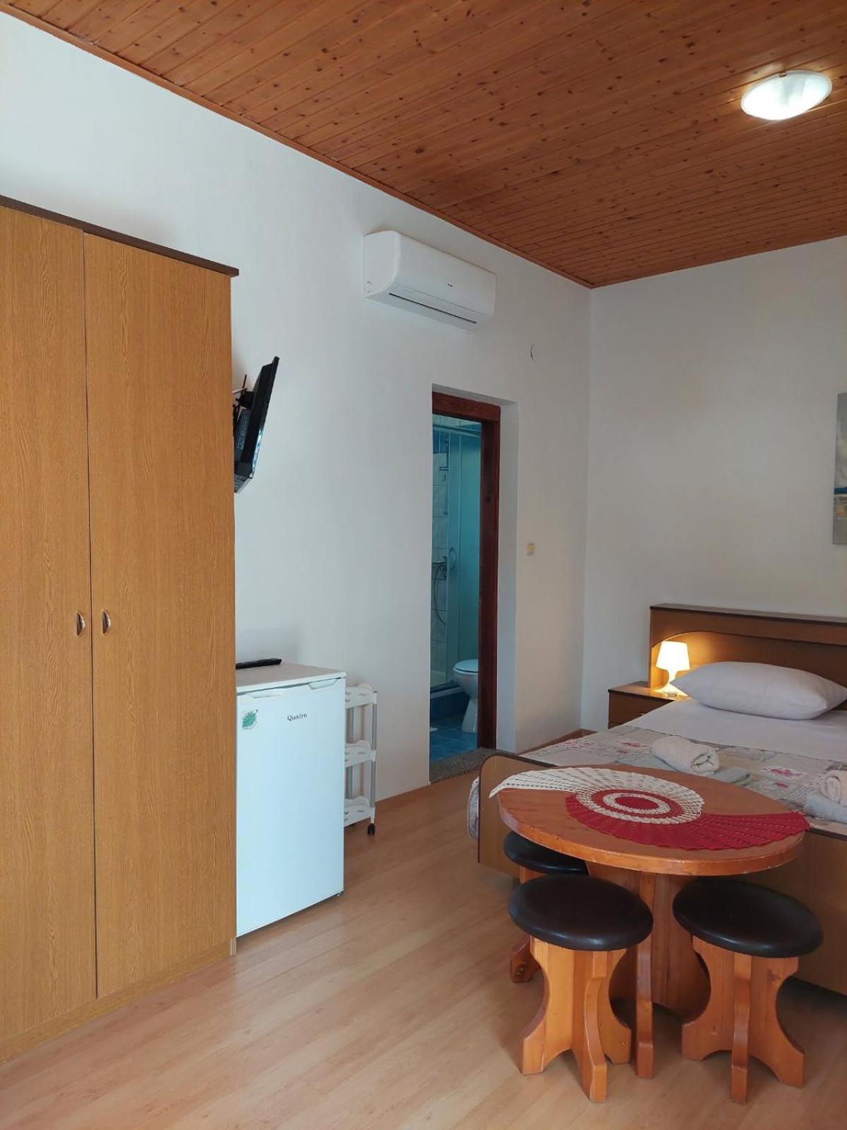 Rooms Hodanic クルク 部屋 写真