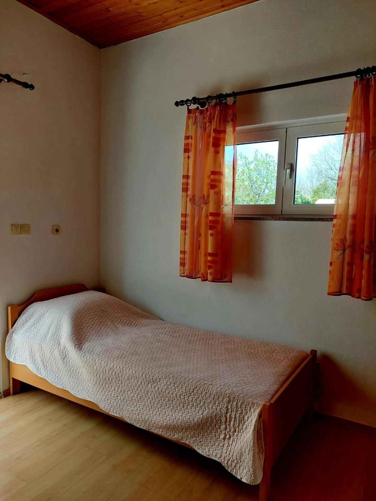 Rooms Hodanic クルク 部屋 写真
