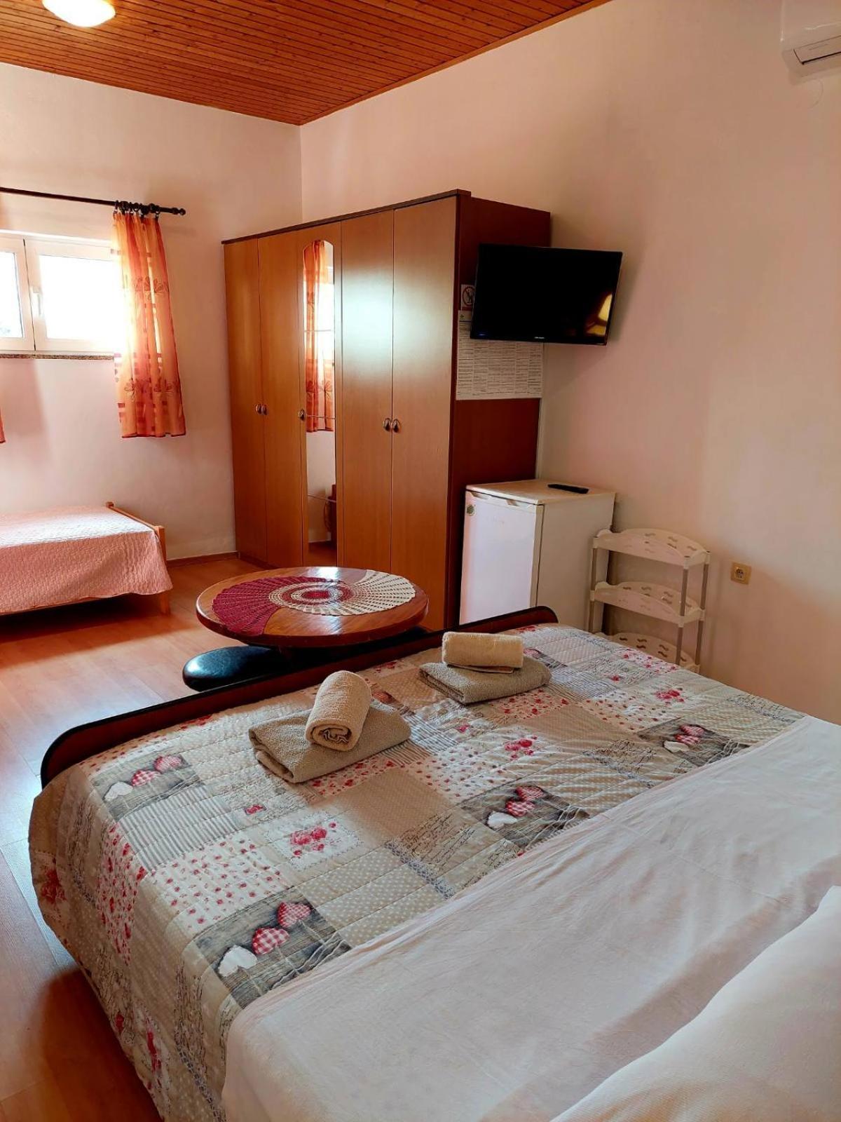 Rooms Hodanic クルク 部屋 写真